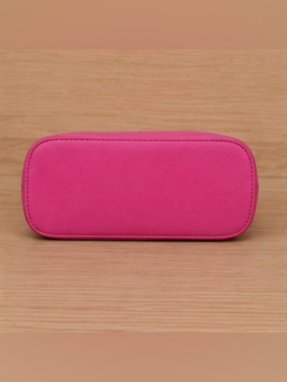 Betsey Johnson Hot Pink Crossbody Bag with Gold Chain Detail NWT - Picture 3 of 4